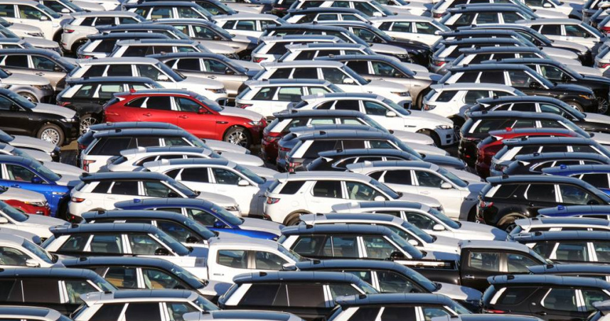 進口車300萬以上名車，會被課汽車關稅17.5%，貨物稅30%、營業稅5%以及奢侈稅10%。（圖／shutterstock達志）