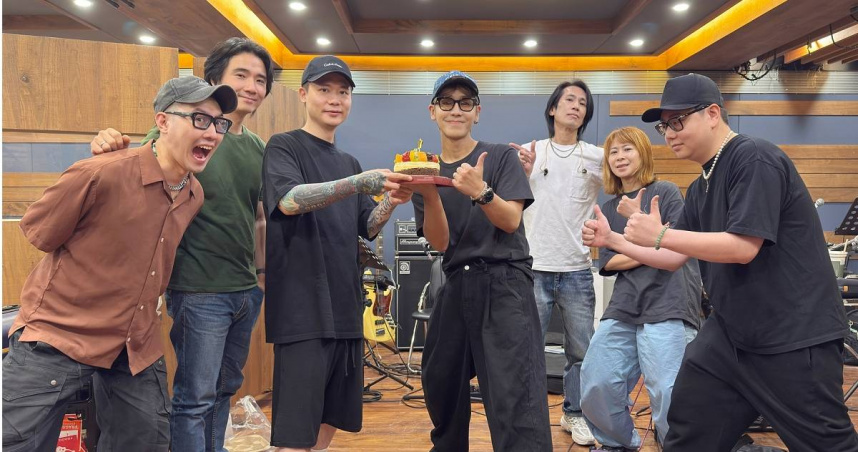 蕭秉治特地為鼓鼓慶生。（圖／相信音樂提供）