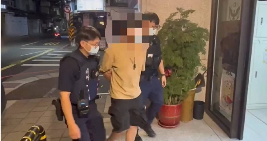 新莊男因感情糾紛到情敵家洩恨，對空連開數槍遭警逮捕。（圖／翻攝畫面）