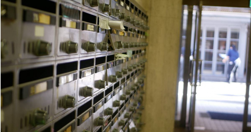 有民眾抱怨買房後一直收到前屋主的信件。（示意圖與本文無關／photoAC）