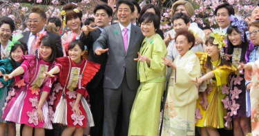 才警告「大爆發關鍵」恐封城!安倍晉三老婆爽與友賞櫻 惹怒日網友