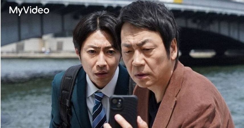 相葉雅紀（左）與大森南朋在《大追跡～SSBC重案組～》中，攜手進行專業搜查工作。（圖／台灣大哥大MyVideo提供）