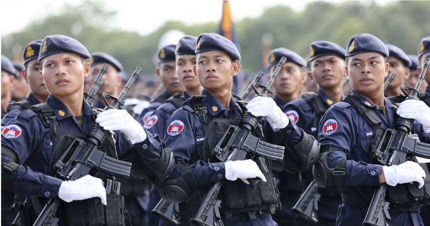 泰柬邊境衝突持續升級！圖為柬埔寨王家軍。（圖／達志／美聯社）