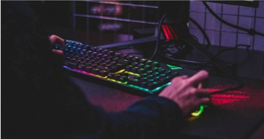 芬蘭一名女子遭陌生男子入室殺害，當時與她同在線上遊戲的英國男網友親耳見證命案過程並報案，卻仍晚一步。（示意圖／Unsplash）