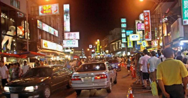 連假人潮塞!感染若爆發「這4縣市」醫療系統恐崩潰 醫:船沉了誰也跑不了。