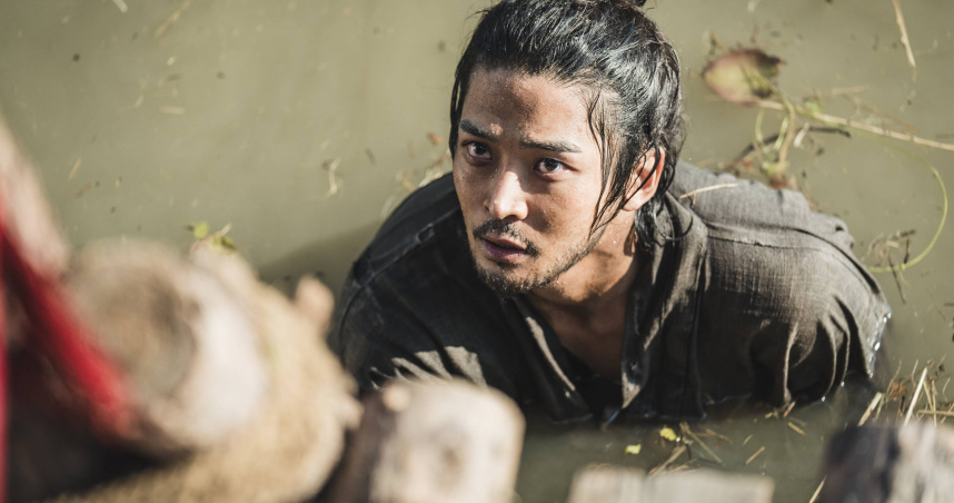 路雲每次花2小時妝造，粗曠造型險讓觀眾認不出來。（圖／Disney+提供）