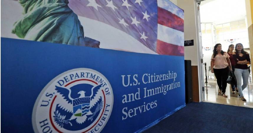 由於川普的H-1B政策瞬息萬變，台灣工程師放棄留美想法。（示意圖／達志／美聯社）