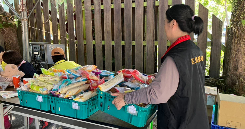 花蓮縣政府連假三天，發放每日1萬5千份早午餐給志工。（圖／花蓮縣政府）