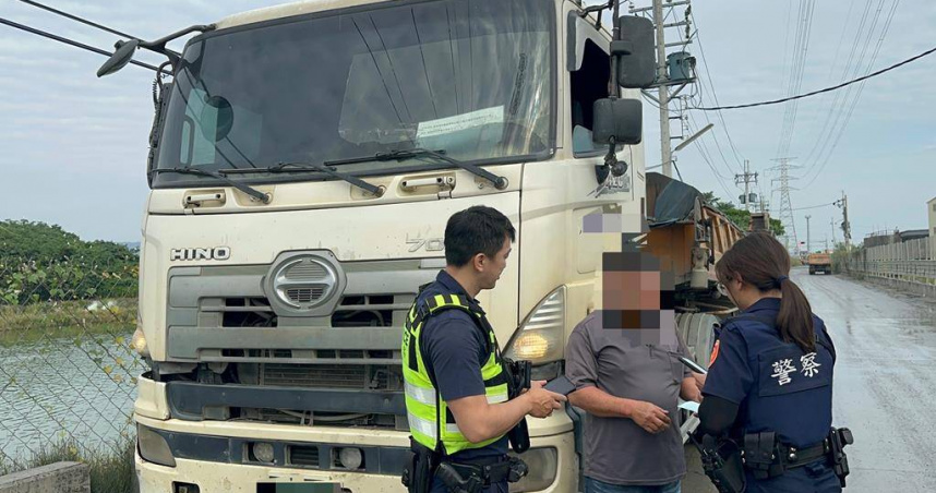里港警分局加強取締違規砂石車，2個月取締360件，其中70件是因應晨運民眾反映，調整取締時段所查獲。（圖／警方提供）