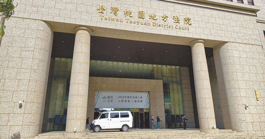 楊姓女子等11人組成加熱菸走私集團，向航空警察局保安警察大隊陳姓員警行賄，桃園地方法院26日開準備程序庭，陳坦承犯案。（圖／中國時報賴佑維攝）