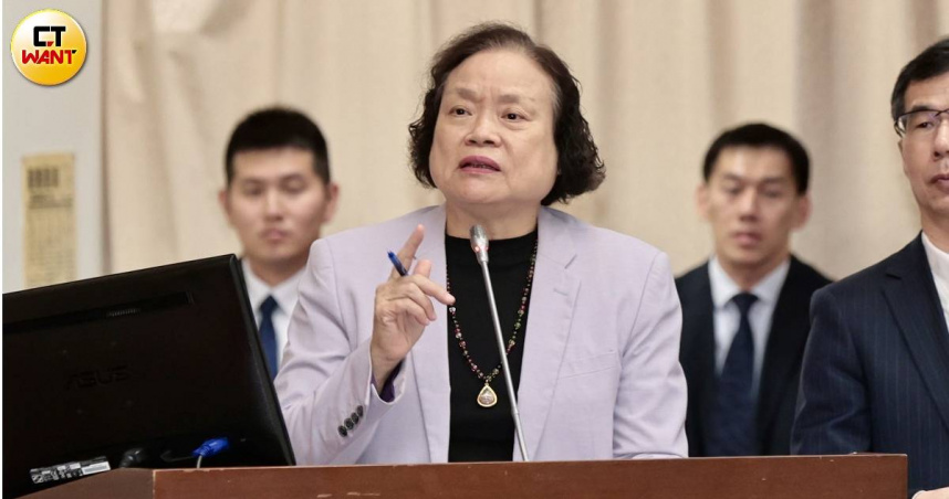 行政院主計總處主計長陳淑姿就「115年度中央政府總預算案至今尚未審查，強調近3000億元之新興、新增計畫將無法推動（圖／黃耀徵攝）