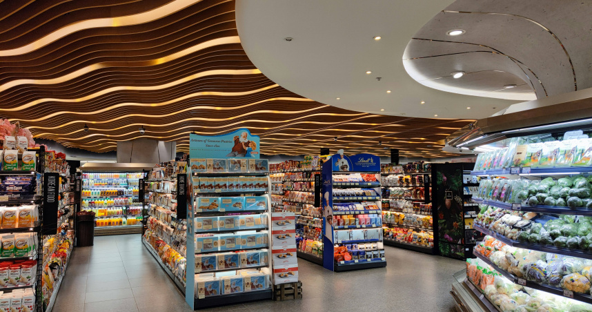 原PO在超市外遇到老人求助。（示意圖／翻攝自unsplash）