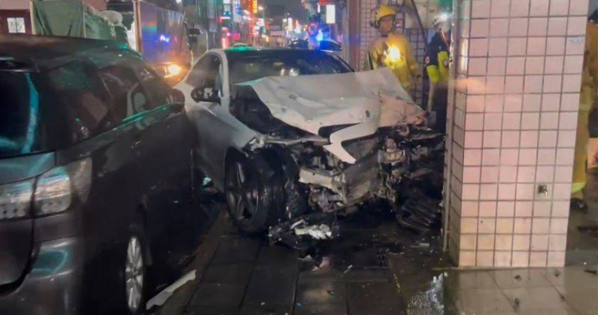 宜蘭昨晚發生嚴重車禍。（圖／翻攝三立新聞網）