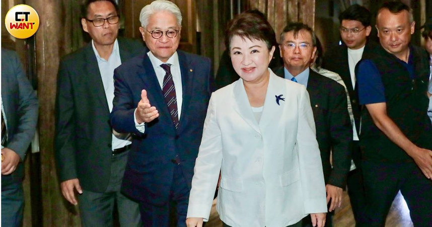 台中市長盧秀燕表示，國民黨作為百年大黨，對重大議題出現不同意見理所當然。（圖／黃耀徵攝）