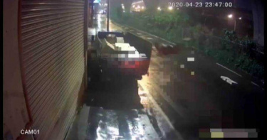 路邊下車拿東西 蘆竹男遭賓士車撞飛慘死