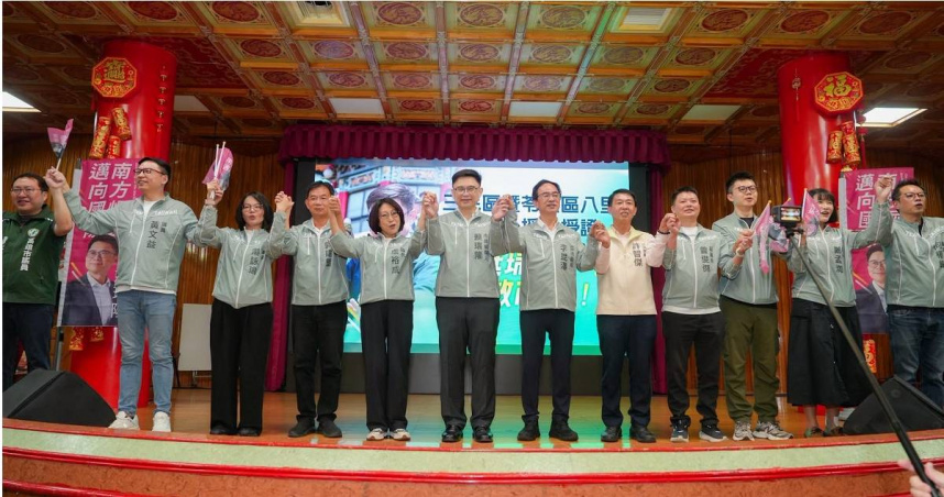 賴瑞隆8月2日在44個龐大體系後援下，成立「農漁水利後援總會」，包括高雄市27個農會都出席。（圖／張博洋提供）