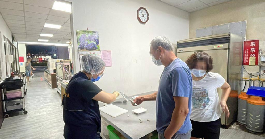 3歲女童狂吐10多次送急診！　台中火雞肉飯爆8人不適急停業