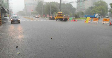 豪雨狂淹狗兒被綁果園險滅頂 網怒罵:狗主人不是好東西