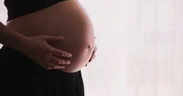 懷二寶挺大肚!老公要求「三人行」還嫌她胖 資深女星差點被抓去關