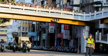 「曼哈頓懸日」出現台中市 粉絲爭相拍照擠爆