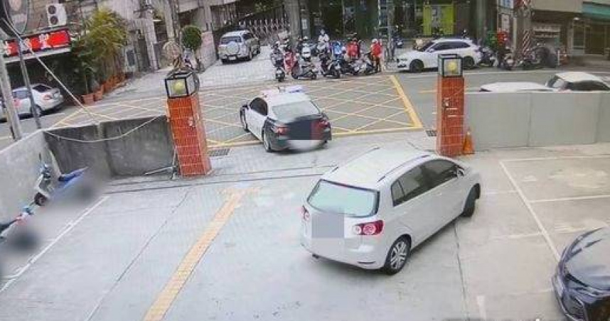 志工婦遭強風吹斷手指，警急開道3分鐘狂飆送醫。（圖／翻攝畫面）