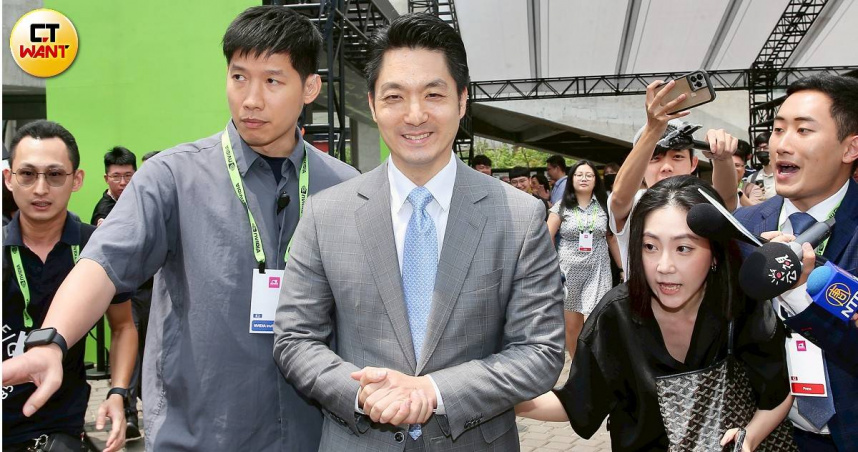 對於NVIDIA創辦人黃仁勳宣布輝達總部將落腳北士科，台北市長蔣萬安19日表示竭誠歡迎。（圖／黃耀徵攝）