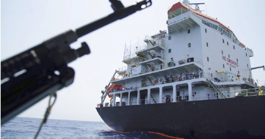 伊朗革命衛隊指揮官柯薩里受訪時表示，正在考慮封鎖荷姆茲海峽的可能性。（圖／達志／美聯社）