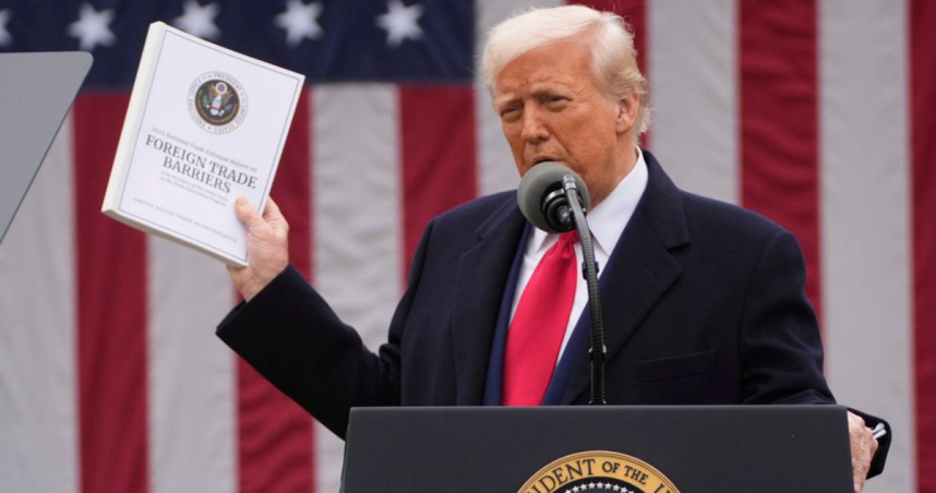 川普不滿加拿大堅持收數位服務稅，宣布與加國談判破裂。（圖／美聯社／達志）