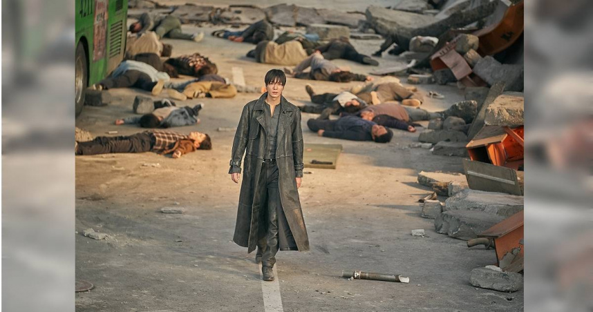 李敏鎬在片中飾演小說人物「劉眾赫」，每次出場都帥翻。（圖／采昌國際多媒體提供）