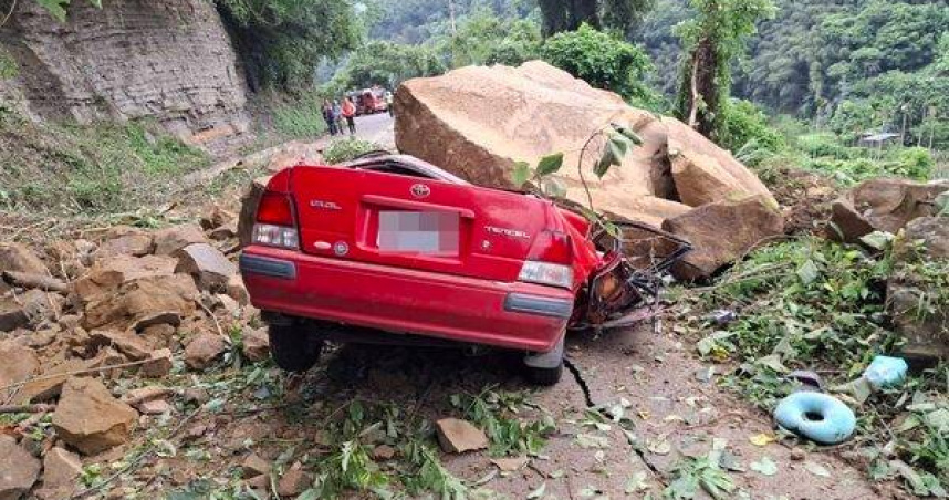 苗栗泰安清安路落石釀2死慘劇。（圖／翻攝畫面）