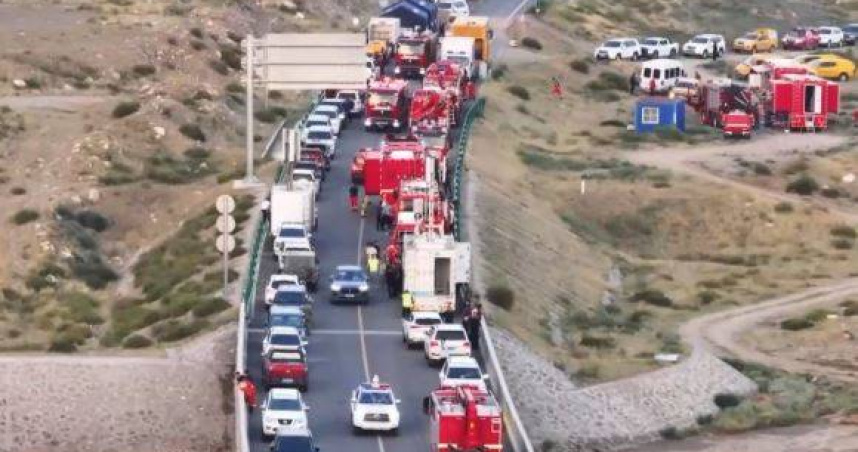 內蒙古突發山洪釀10死2失聯，5家庭露營遇險。（圖／翻攝自央視）