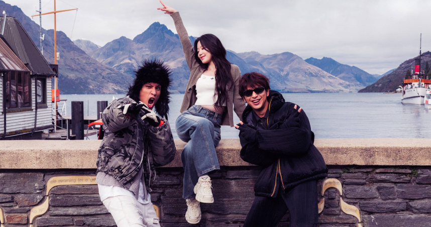 舒華（中）辣秀小蠻腰現身陳柏霖、黃宣主持的《出去一下》。（圖／出去一下提供）