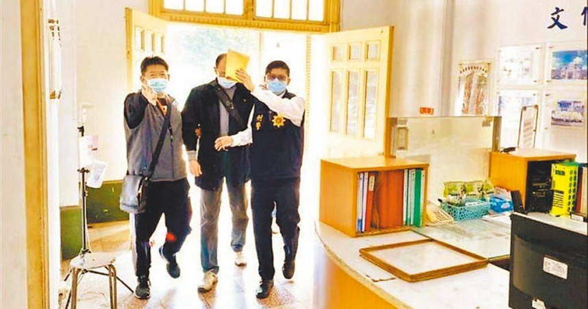 嘉義縣退休刑警侯宏典（中）因殺人案一審判處無期徒刑後，上訴台南高分院改口認罪請求輕判。（圖／報系資料照）