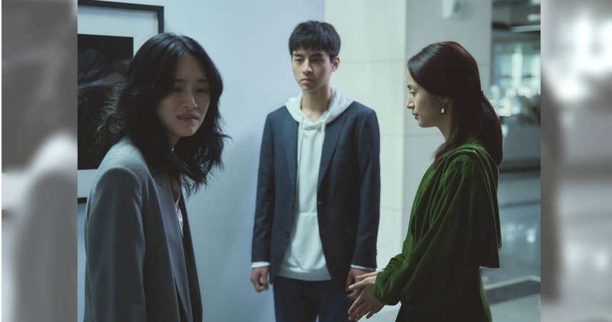 《失明》中，劉敬愛上媽媽前女友，三人首次相遇，震撼場面令觀眾屏息。（圖／周子娛樂）