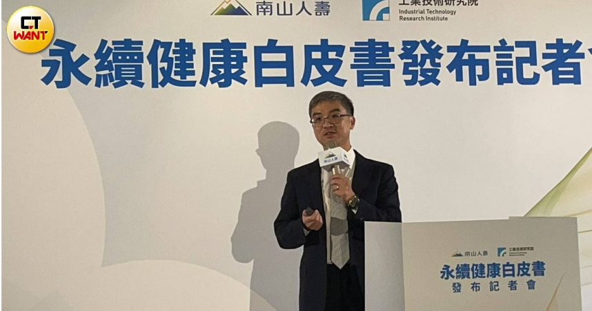 南山人壽尹崇堯15日表示，不排除針對銀髮經濟的住宅式、日照式等需求提供機構型服務。（圖／李蕙璇攝）