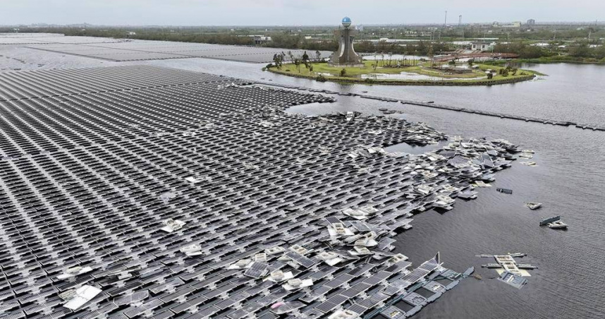 丹娜絲颱風造成嘉南地區光電板毀損。（圖／報系資料照）