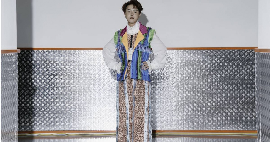 陳孟賢登上《第60屆節目類金鐘獎頒獎典禮》舞台，帶來氣勢磅礡的表演節目。（圖／全球巨星有限公司提供）