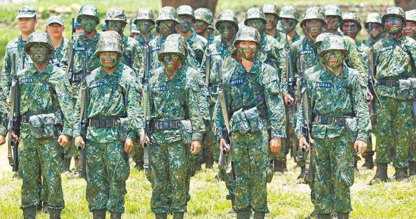 役男當兵後，其家屬會被邀請進「家長群組」，以便公告重要事項。（示意圖／報系資料照）