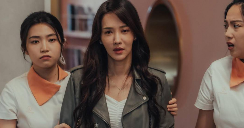 《整形過後》徐千京（中）睽違六年演戲。（圖／六魚文創）