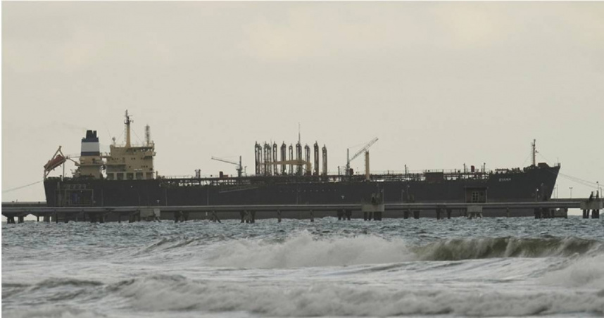 圖為1艘油輪停靠在委內瑞拉卡貝略港（Puerto Cabello）。（圖／達志／美聯社）