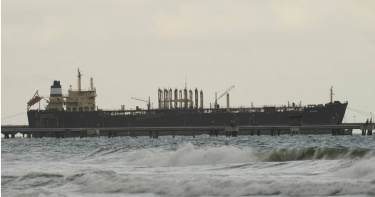 圖為1艘油輪停靠在委內瑞拉卡貝略港（Puerto Cabello）。（圖／達志／美聯社）