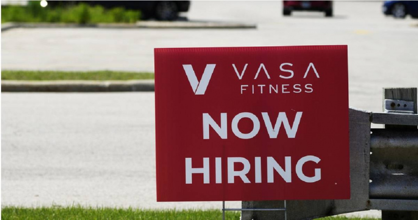 美國去年12月的就業成長放緩幅度超出預期，但失業率降至4.4%，顯示勞動市場並未迅速惡化。（示意圖／達志／美聯社）