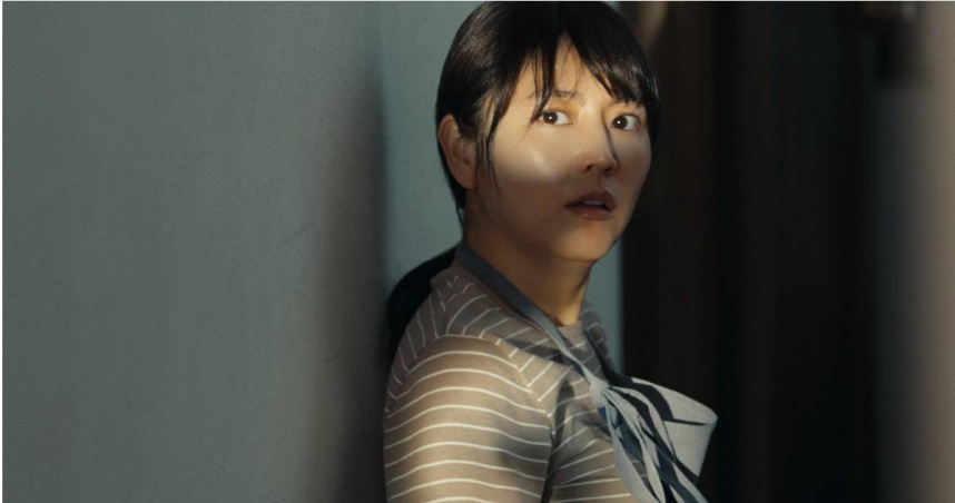 長澤雅美在《鬼娃娃》中飾演因痛失愛女而陷入巨大悲痛的主婦。（圖／華映提供）