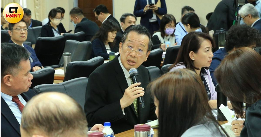 國防特別條例審議過程朝野激辯，軍購與預算爭議成焦點，圖為國防部長顧立雄。（圖／周志龍攝）