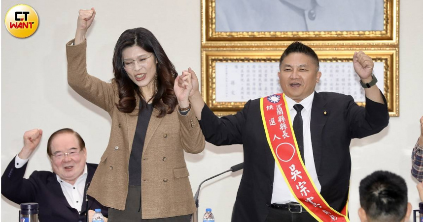 國民黨正式徵召了立委吳宗憲（右）角逐2026年底宜蘭縣長，他能成為第一位「外來的」縣長嗎？各界關注。（圖／方萬民攝）