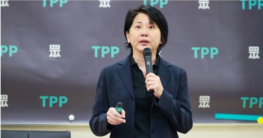 民眾黨立委邱慧洳質疑衛福部擬設三班護病比2年緩衝期，呼籲依法行政，勿自我擴權。（圖／民眾黨立院黨團提供）