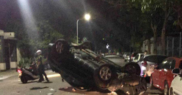 台中酒駕男遇警攔查加速逃 撞翻3車滾落5人