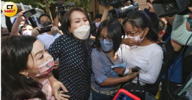 周玉蔻（前排左一）爆料前中姐張淑娟（前排左四）與蔣孝嚴滾床單遭判刑9月。（圖／本刊資料照）