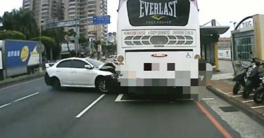 失速衝撞國光客運逃逸 女駕駛到案供稱:太害怕!