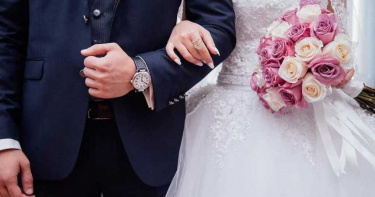 要聽媽媽的聲音!夫嗆洞房夜不准關門 人妻淚曝「尪和婆婆同房」13年
